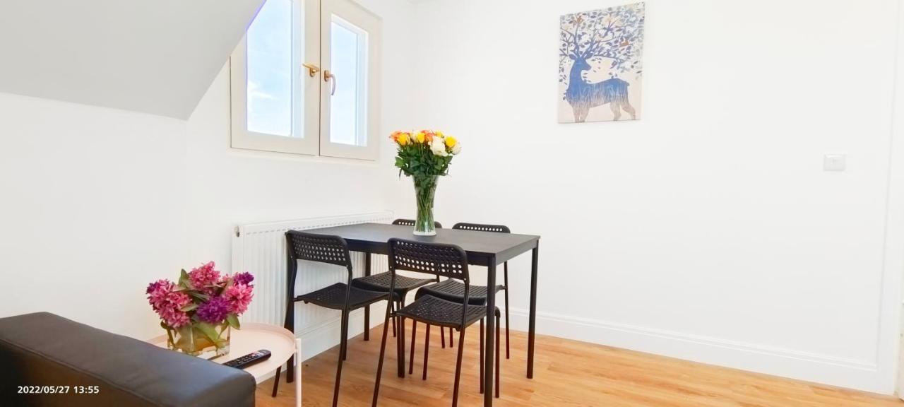 Phlox Garden Apartment Sutton  Bagian luar foto