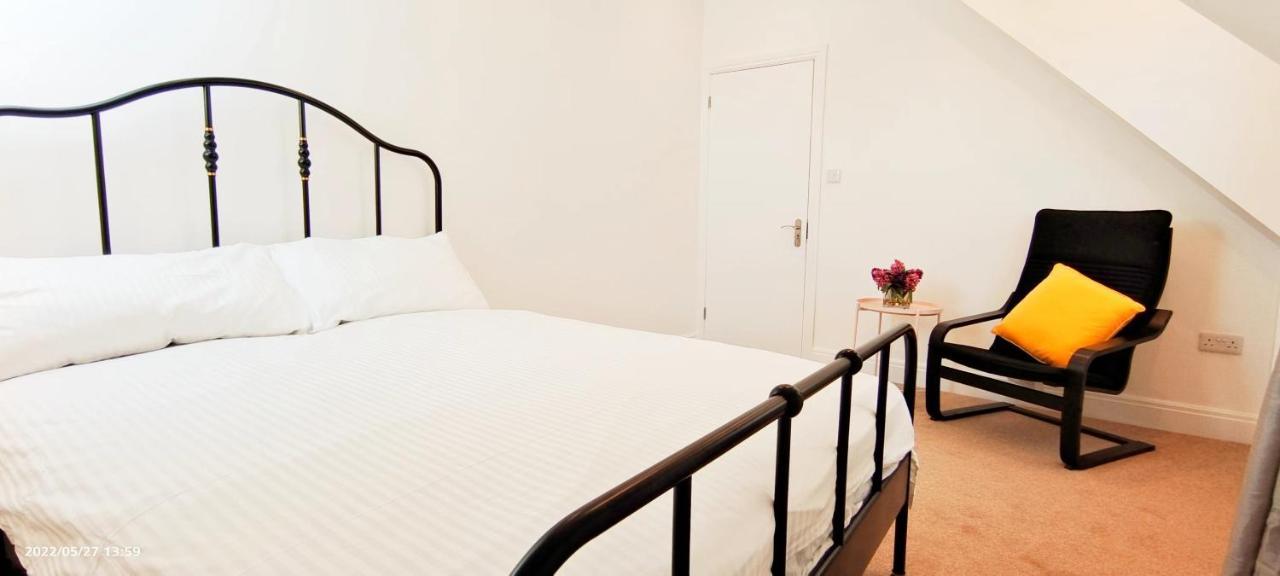 Phlox Garden Apartment Sutton  Bagian luar foto