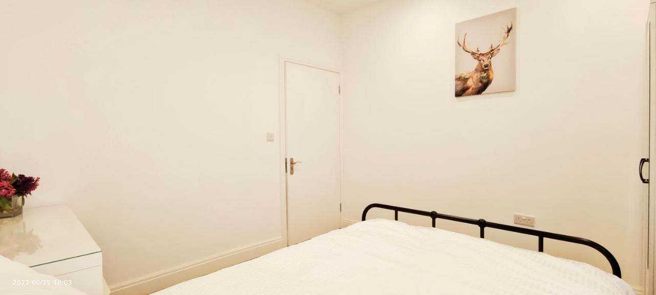Phlox Garden Apartment Sutton  Bagian luar foto
