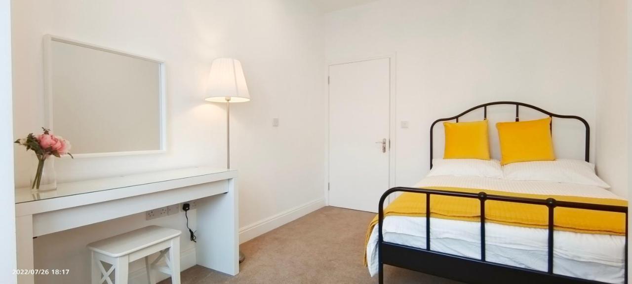Phlox Garden Apartment Sutton  Bagian luar foto