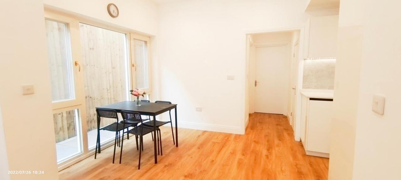 Phlox Garden Apartment Sutton  Bagian luar foto